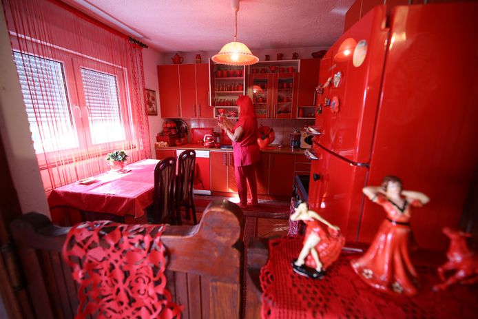 De la tête aux pieds, de la cuisine à la chambre en passant par... leur tombe, Zorica n’a rien oublié