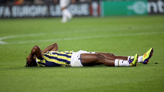Un Diable Rouge en moins pour Domenico Tedesco? Michy Batshuayi évacué sur civière en Europa League