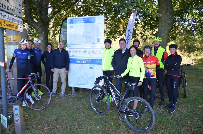 In de Sportlaan heeft het stadsbestuur samen met de dienst Sport en Jeugd de vernieuwde mountainbikeroute Durmevallei ingehuldigd.