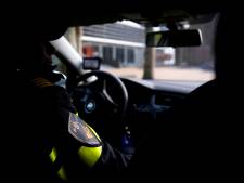 17-jarige jongen aangehouden voor inrijden op handhaver met brommer