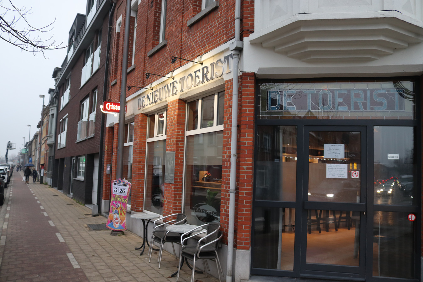 Nadia (52) blaast nieuw leven in café De Toerist “Al mijn spaarcenten in nieuw interieur