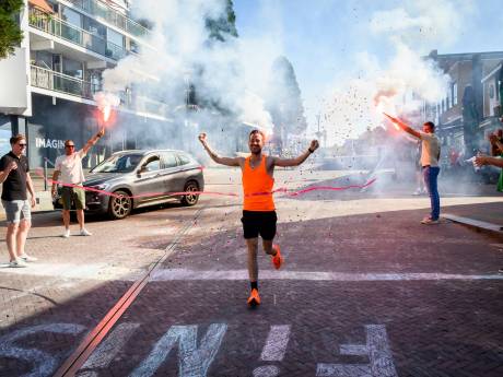 Niels (30) rent 7 marathons in 7 dagen uit voor Kika: ‘Iedereen verwachtte een speech, maar ik was zó stuk’