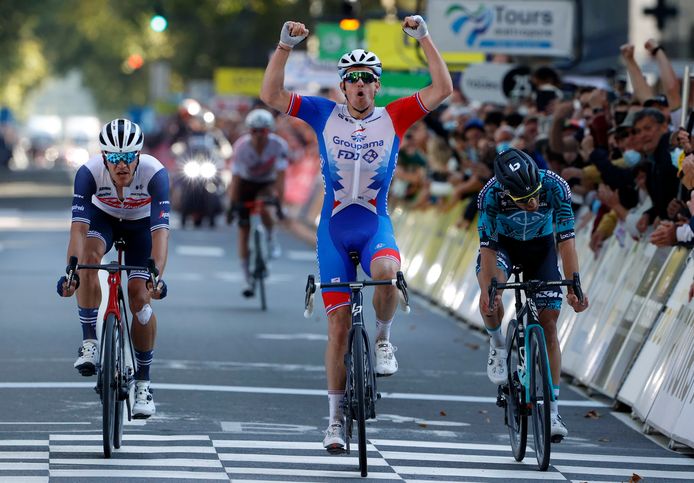 Arnaud Démare wint Parijs-Tours.