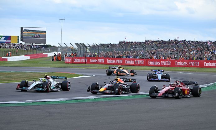 Het gevecht tussen Hamilton, Pérez en Leclerc.