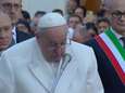 Paus raakt geëmotioneerd bij gebed voor Oekraïne: “Ik moet u opnieuw de smeekbeden brengen van dat gemartelde land”
