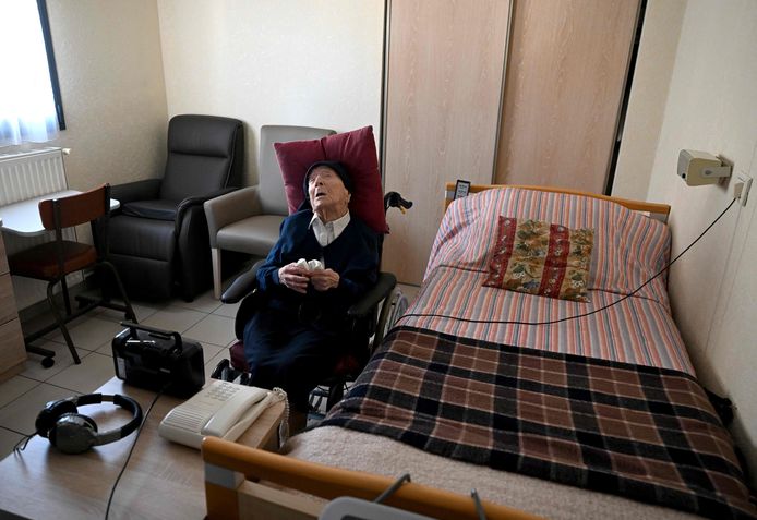 Zuster André woont al twaalf jaar in een rusthuis in de Zuid-Franse stad Toulon.