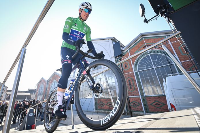Fabio Jakobsen bij de start van etappe 3 in Parijs-Nice.
