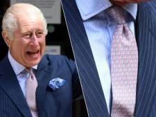 Un choix original et plein de sens: pourquoi le roi Charles portait une cravate dinosaure pour son retour au travail