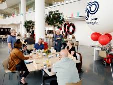 Vijftig 50-jarigen vieren samen met Nieuwegein verjaardag: ‘Ik ga naar elk feestje’