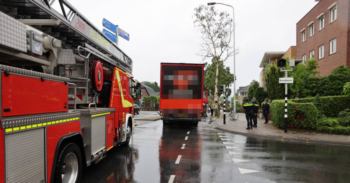 Fietser zwaargewond bij aanrijding met vrachtwagen in Ede.