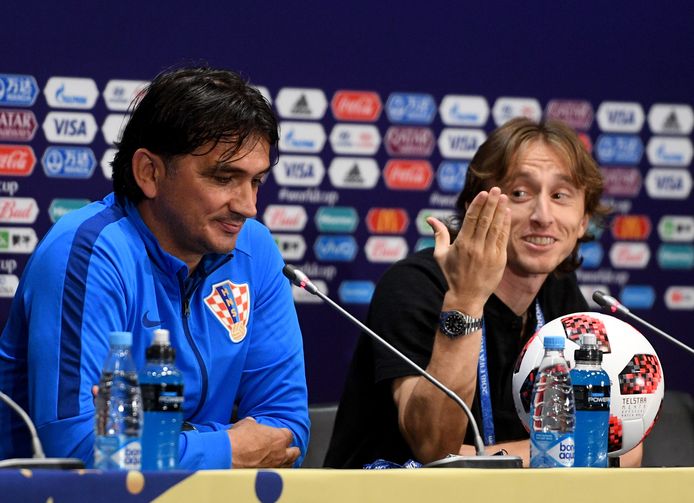 Zlatko Dalic en Luka Modric ogen ontspannen op de persconferentie.
