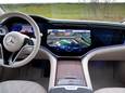 De Mercedes-Benz EQS maakt op alle fronten indruk, maar vooral met het hyperscreen.