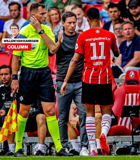Column Van Hanegem | In een topwedstrijd handelt Schmidt alsof PSV nog in de voorbereiding speelt