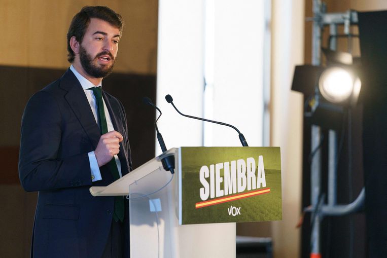 Partijleider van Vox in Castilla y Leon Juan Garcia Gallardo, daags na de verkiezingen van 13 februari. Beeld AFP