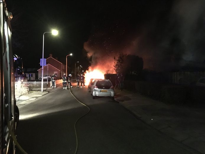 De brandweer van Nieuwveen is vannacht uitgerukt voor een 'verdachte' buitenbrand in de Schoolstraat in Zevenhoven.