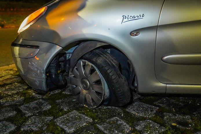 Ongeluk bij een rotonde in Geldrop.