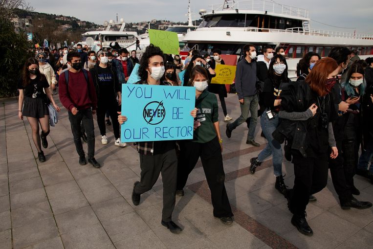 Demonstrerende studenten in Istanbul, eerder in januari. Beeld AP