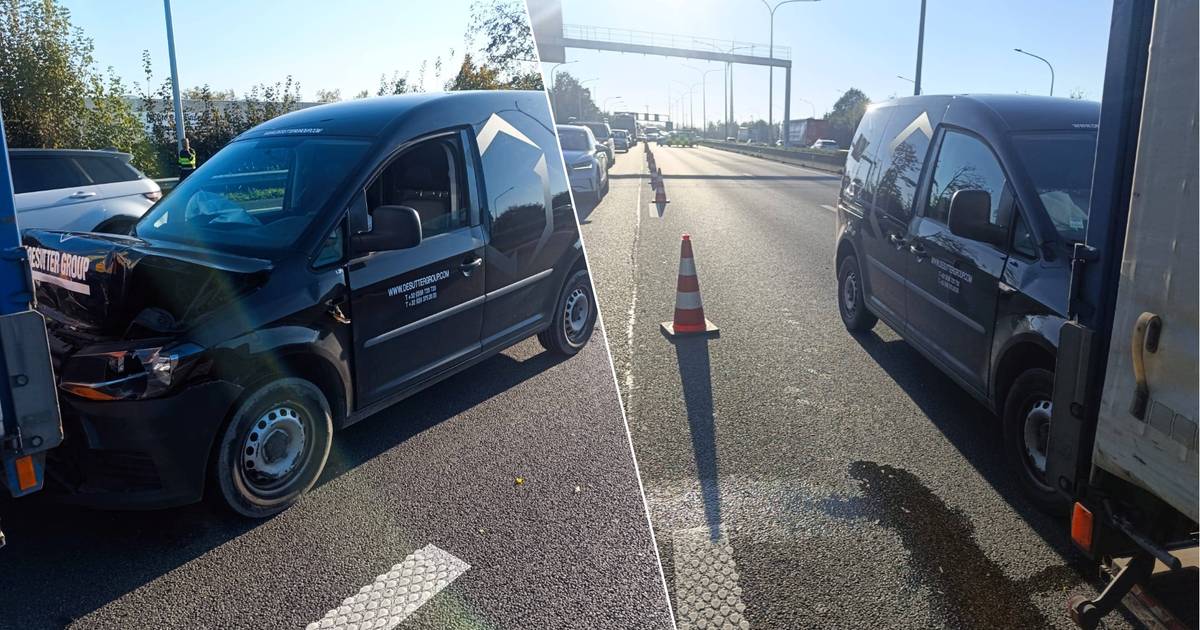 Bestelwagen rijdt in op vrachtwagen in staart van file | Kruibeke