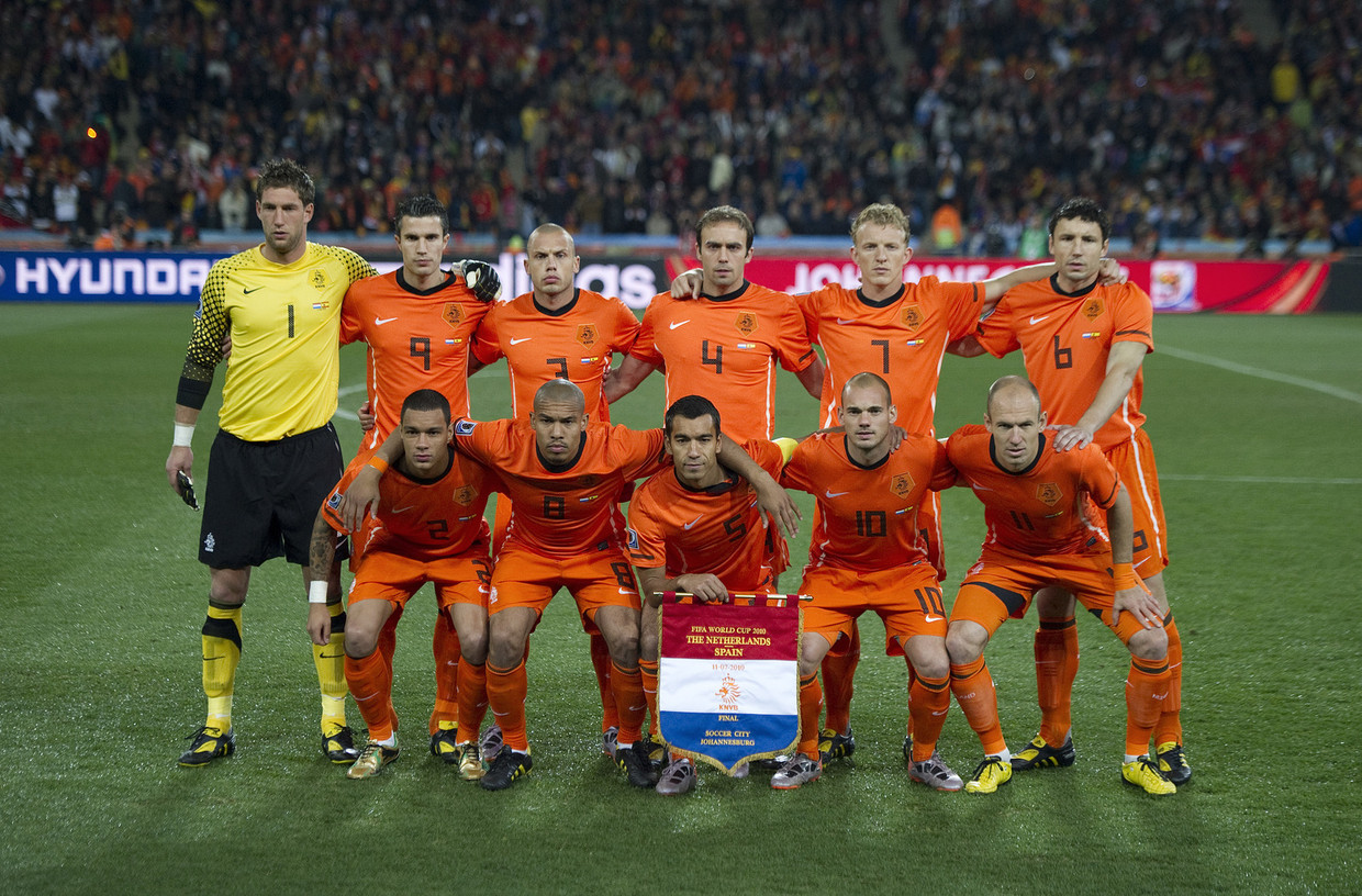 Nostalgische foto van het Nederlands Elftal uit 2010, voorafgaand aan de met 1-0 verloren WK-finale tegen Spanje. Beeld anp