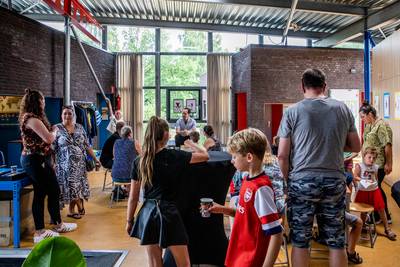 Dorpleiners nemen met weemoed afscheid van schoolgebouw St. Andreas