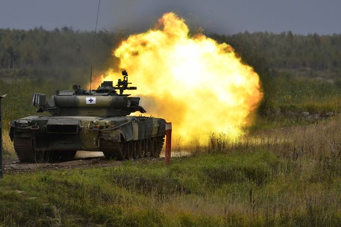 Tank van het Westelijke Militaire District van het Russische leger tijdens een oefening