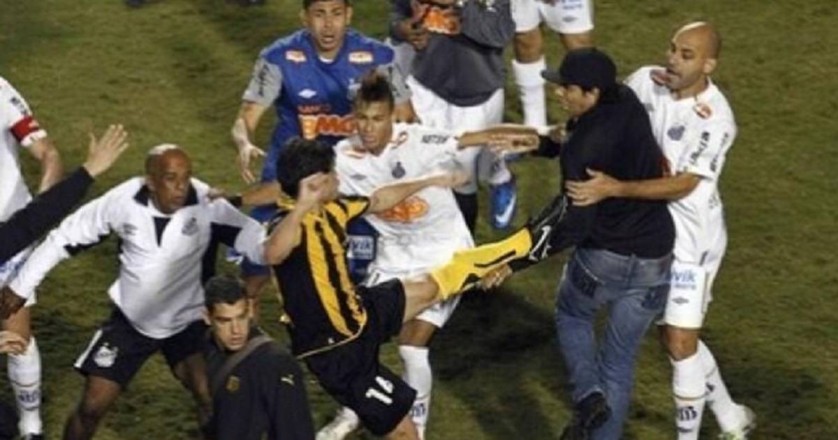 Les Matches Les Plus Scandaleux De L Histoire Du Football Hors Jeu 7sur7 Be