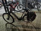 Zit uw gestolen fiets hiertussen? Politie pakt fanatieke fietsendief in Almelo die flinke buit achter thuis heeft