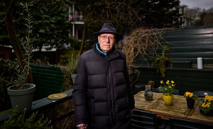 Schrijver Herman Romer, die de Tweede Wereldoorlog ternauwernood overleefde, maakt zich zorgen om de generatie na hem: 'Die gaat een ongelukkige tijd tegemoet'