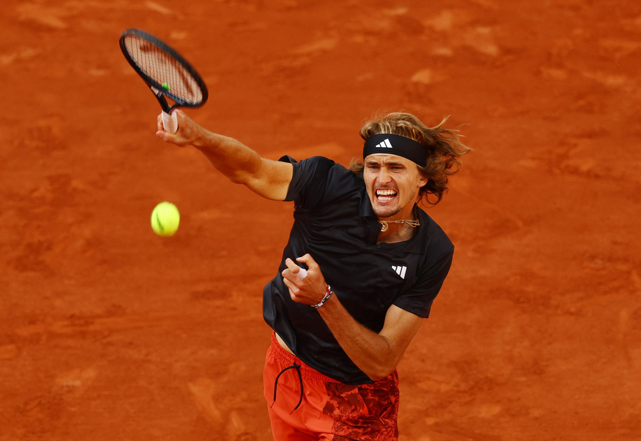 Alexander Zverev haalt jaar na dramatische aftocht op Roland Garros