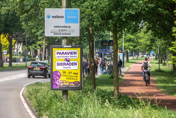 Displays in Zwolle worden gevuld door Centercom. Display aan de Wethouder Alferinkweg