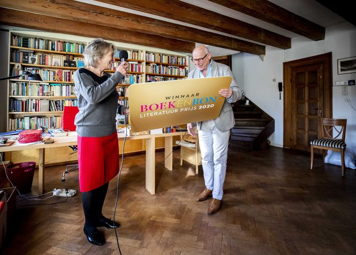 Oek de Jong ontvangt de Boekenbon Literatuurprijs 2020, ter waarde van 50.000 euro.