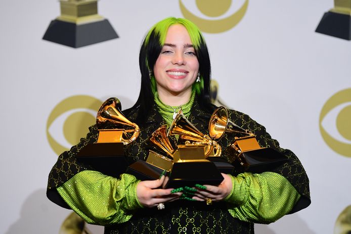Billie Eilish in 2020 met al haar Grammy Awards.
