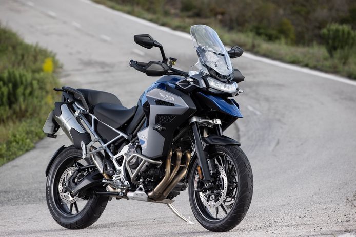 Onze motorexpert testte de Triumph Tiger 1200. Stoot het nieuwe topmodel de dominante BMW R 1250 GS van de troon?