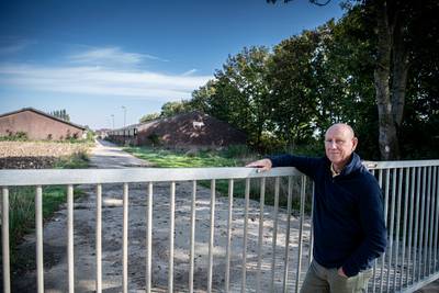 ‘Megastallen’ voor 3600 mestkalveren schokken Maas en Waals dorp