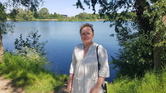 Provincieraadslid Sigrid Vandenbulcke (N-VA) aan het water in provinciedomein Bergelen
