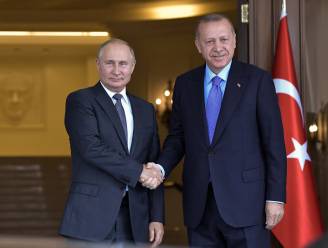 Poetin nodigt Erdogan uit in Rusland om toestand Syrië te bespreken