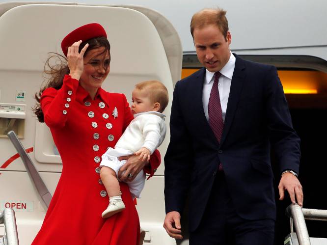 Schril contrast met Harry en Meghan: prins William en Kate Middleton vliegen met lagekostenmaatschappij
