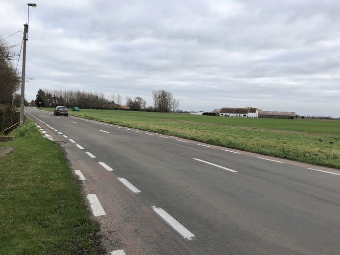 De Grotestraat tussen De Haan en Nieuwmunster is nu niet echt veilig voor fietsers
