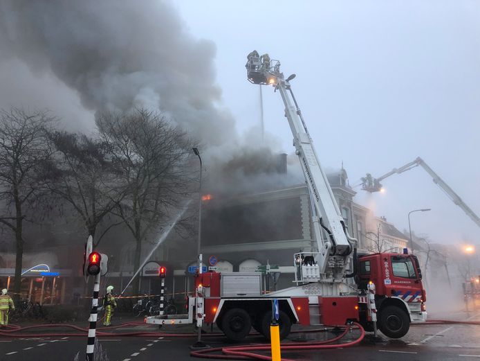 Evacuees brand Zwolle mogen terug naar huis | Brand ...