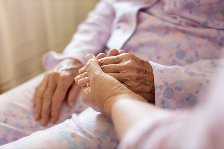 Angela’s dementerende moeder is verliefd op een ander: “Mijn vader moet aanhoren hoe verkikkerd ze is op Jan” Beeld Getty Images