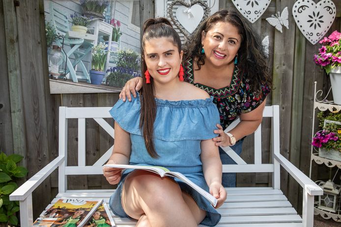 Manon Verburg en haar moeder María del Pilar.