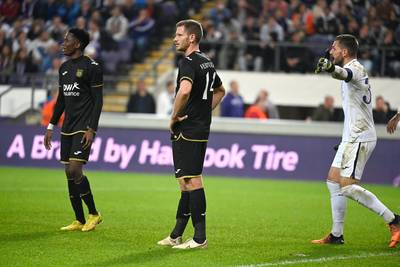Anderlecht blijft in het sukkelstraatje: Veldman debuteert met onnodige draw tegen FCSB, Europese uitschakeling vanavond is mogelijk