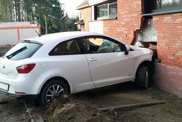 De Seat heeft veel schade opgelopen tijdens de botsing