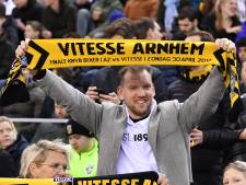 Onrust en onzekerheid onder aanhang Vitesse: ‘Ik neem vrijdag na de wedstrijd mijn stoeltje maar mee’ 