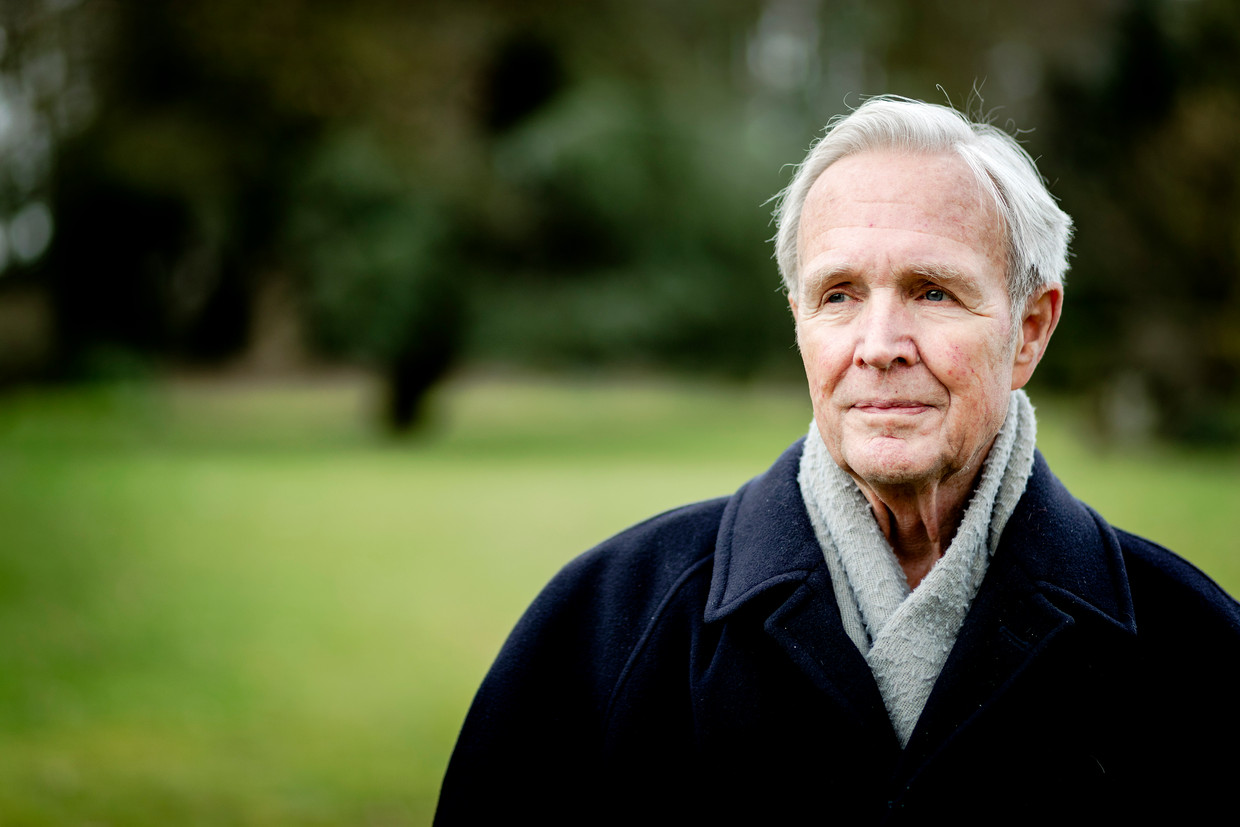 Jan Terlouw sostiene un esame di fisica: “È così bello che i bambini imparino questo a scuola”