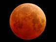 Maan kleurt felrood vanochtend: bloedmaan, supermaan én totale maansverduistering