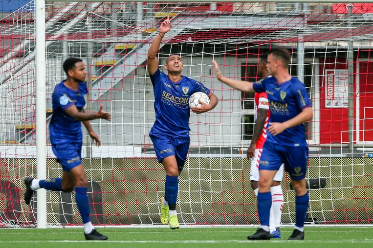 Georgios Giakoumakis van VVV Venlo viert een van zijn drie doelpunten. Beeld BSR Agency