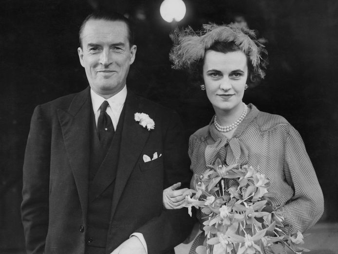 Margaret Campbell en Ian Douglas Campbell na hun huwelijk in 1951
