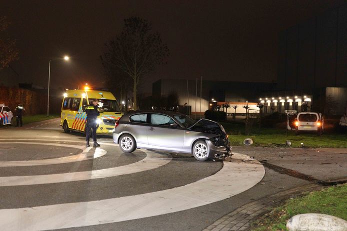 Ongeluk op de Kleiweg in Waalwijk, waarbij een persoon gewond raakte.