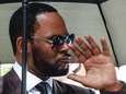 'R. Kelly filmde zichzelf terwijl hij seks had met vier tienermeisjes en raakte tape kwijt’